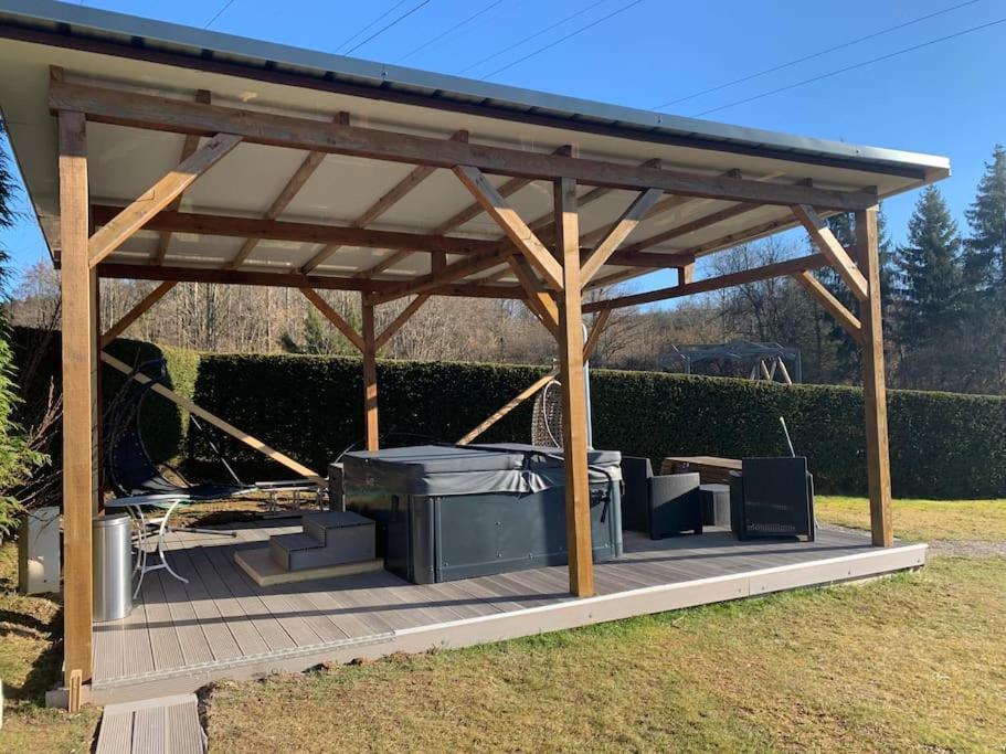 Chalet 2 Personnes Avec Jacuzzi Et Piscine Saisonniere Partagee Corcieux ภายนอก รูปภาพ
