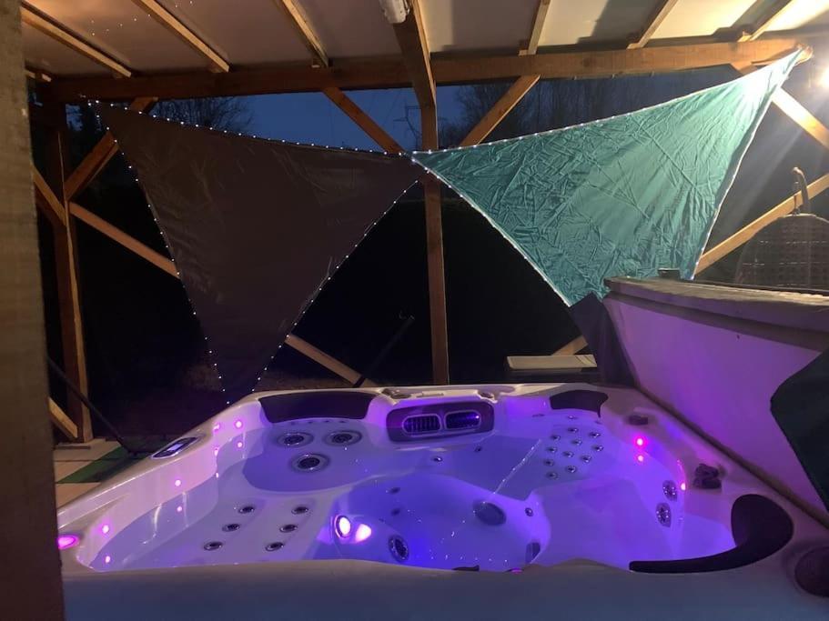 Chalet 2 Personnes Avec Jacuzzi Et Piscine Saisonniere Partagee Corcieux ภายนอก รูปภาพ