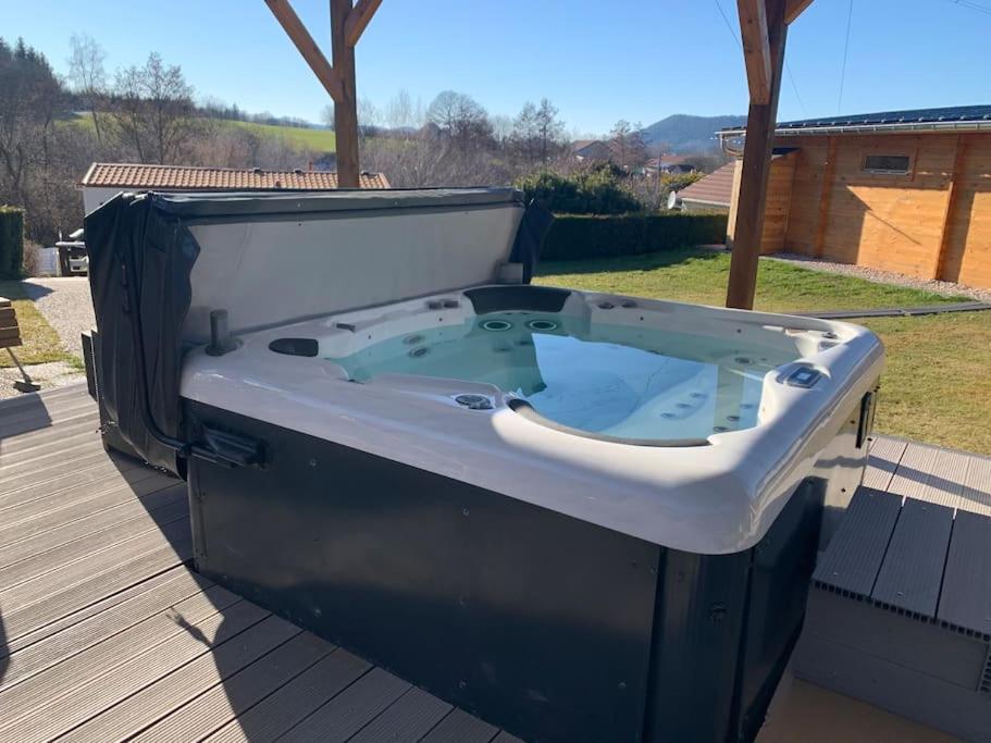 Chalet 2 Personnes Avec Jacuzzi Et Piscine Saisonniere Partagee Corcieux ภายนอก รูปภาพ