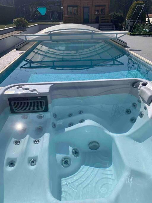 Chalet 2 Personnes Avec Jacuzzi Et Piscine Saisonniere Partagee Corcieux ภายนอก รูปภาพ