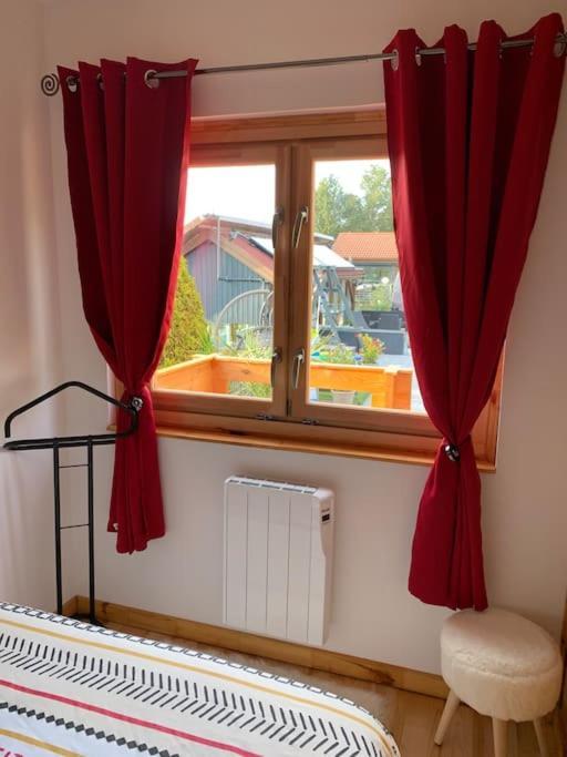 Chalet 2 Personnes Avec Jacuzzi Et Piscine Saisonniere Partagee Corcieux ภายนอก รูปภาพ