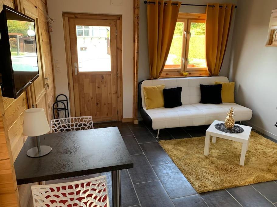 Chalet 2 Personnes Avec Jacuzzi Et Piscine Saisonniere Partagee Corcieux ภายนอก รูปภาพ