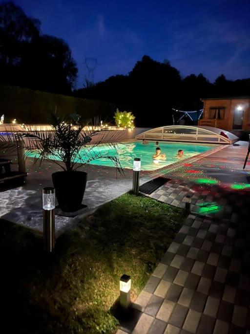 Chalet 2 Personnes Avec Jacuzzi Et Piscine Saisonniere Partagee Corcieux ภายนอก รูปภาพ