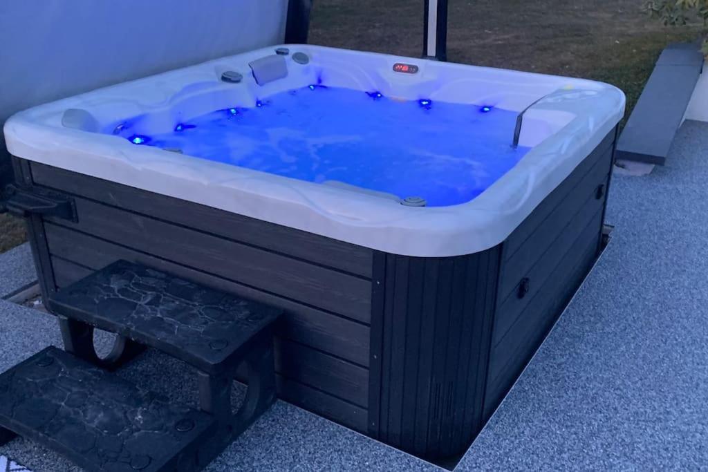 Chalet 2 Personnes Avec Jacuzzi Et Piscine Saisonniere Partagee Corcieux ภายนอก รูปภาพ